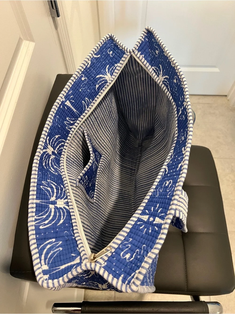 Blue Palm-Print Tote Bag - Stylish Everyday Carry